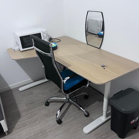 Chambre Individuelle Dans Un Appartement A 37 De Champs Elysees Sartrouville Bagian luar foto