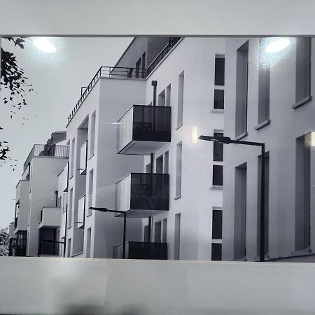 Chambre Individuelle Dans Un Appartement A 37 De Champs Elysees Sartrouville Bagian luar foto