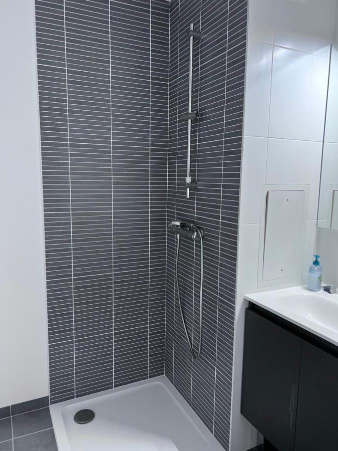 Chambre Individuelle Dans Un Appartement A 37 De Champs Elysees Sartrouville Bagian luar foto